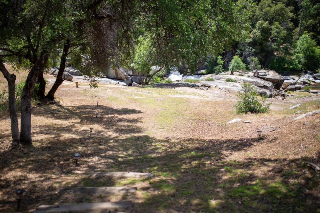 Riverfront Property With Waterfalls Near Yosemite And Bass Lake Окхерст Экстерьер фото