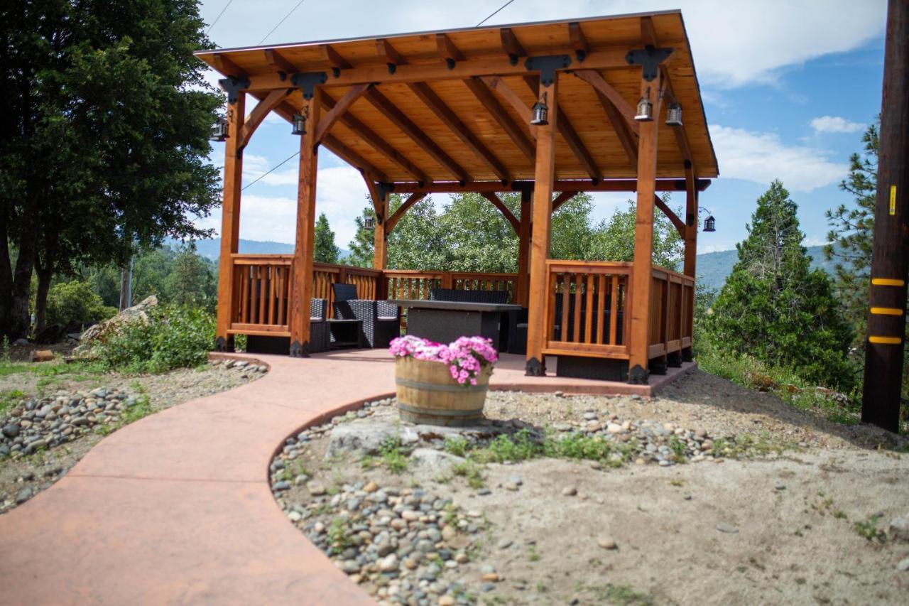 Riverfront Property With Waterfalls Near Yosemite And Bass Lake Окхерст Экстерьер фото