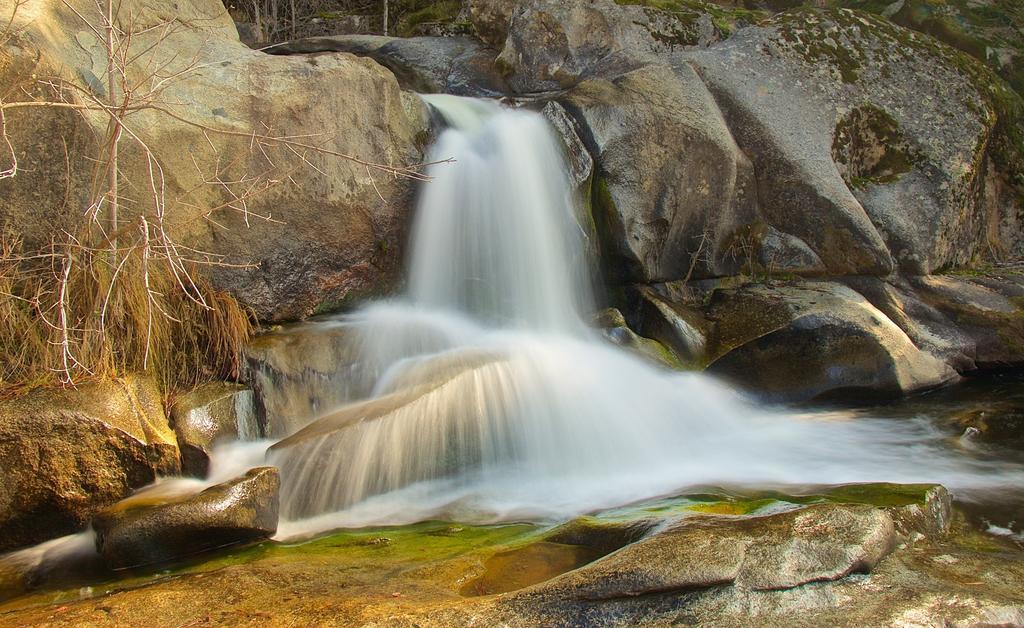 Riverfront Property With Waterfalls Near Yosemite And Bass Lake Окхерст Номер фото