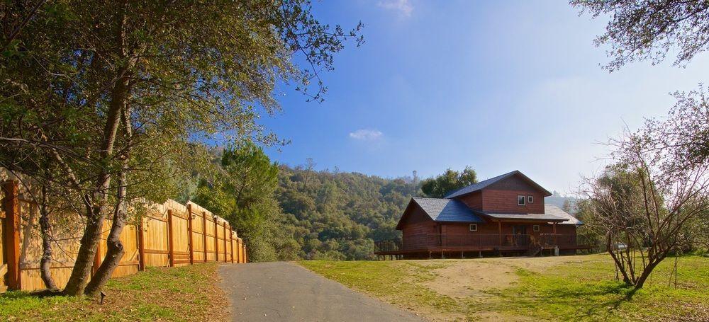 Riverfront Property With Waterfalls Near Yosemite And Bass Lake Окхерст Экстерьер фото