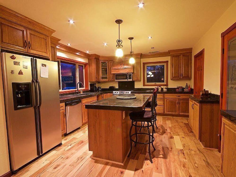 Riverfront Property With Waterfalls Near Yosemite And Bass Lake Окхерст Экстерьер фото