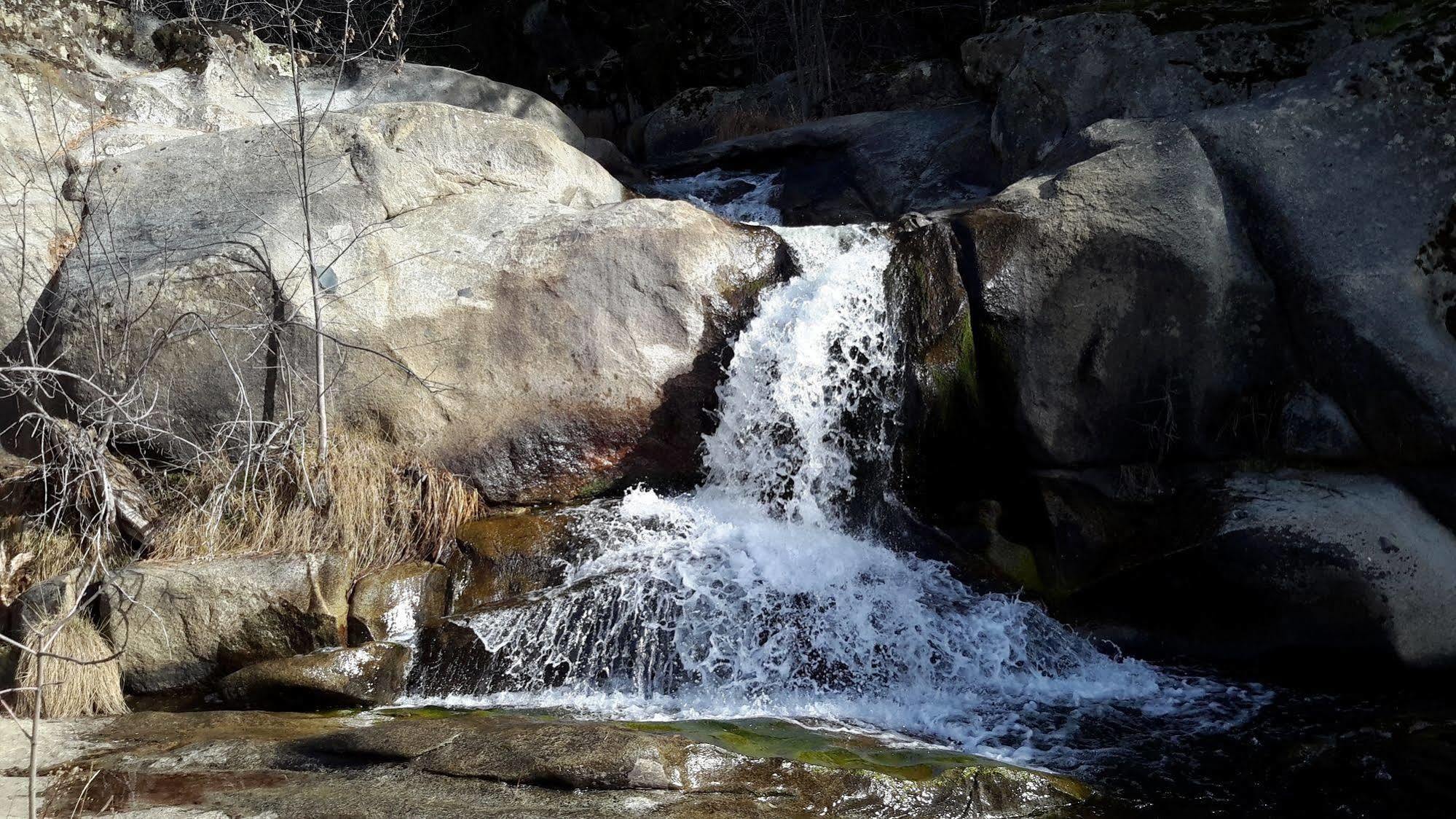 Riverfront Property With Waterfalls Near Yosemite And Bass Lake Окхерст Экстерьер фото
